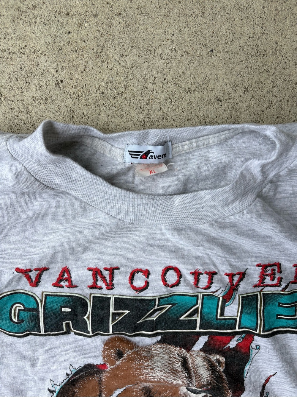 Vintage 90s Vancouver Grizzlies "Maul The Ball" T-Shirt Ravens - Picture 3 of 4